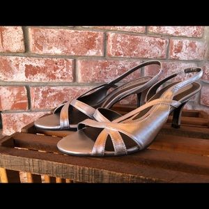 Naturalizer Prissy Silver Open Toe Sandals 6 1/2